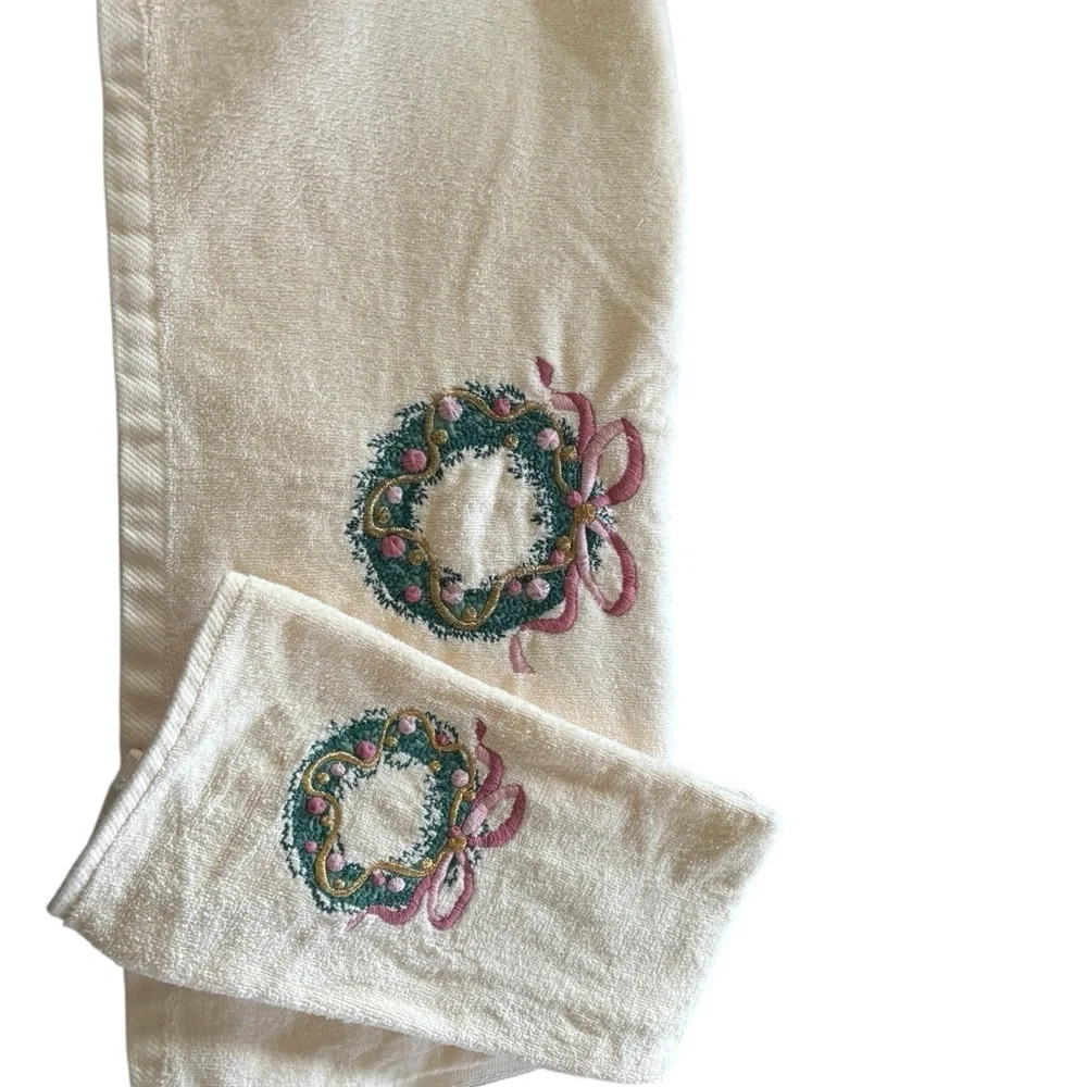 VTG R.A. Briggs Jillian Collection Holiday 2Pc Towel Set Bath Hand Towel Wreath